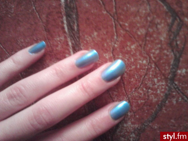 blue :) pięknie się błyszczą i połyskują ale fotki niestety tego nie oddają :( - Paznokcie