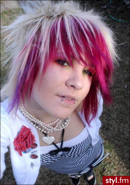 to nie moja fotka ^^ jeżeli to zdjecie znajduje sie juz w galerii prosze napisac, to usune xd - EMO Alternatywne Średnie Fryzury