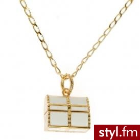 wisiorek. Disney Couture http://www.v.80spurple.com/
Jeżeli już jest proszę o link - Pozostałe Dodatki Moda