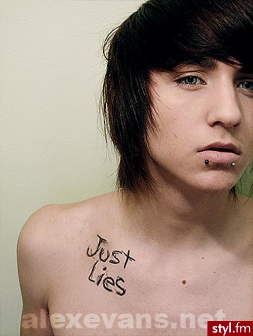Alex Evans <33 co myślicie ? ^^ - Czarne EMO Alternatywne Krótkie Męskie Fryzury