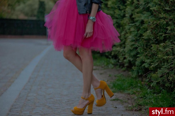 Średnie Spódnice Moda