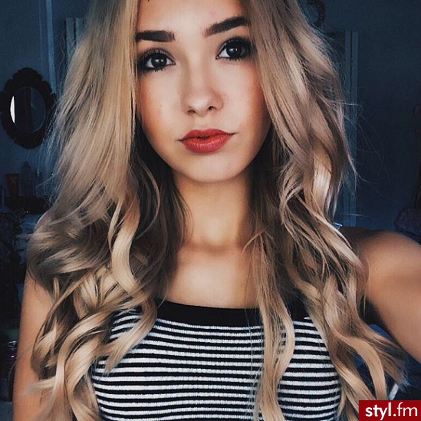 Blond Rozpuszczone Kręcone Na co dzień Długie Fryzury