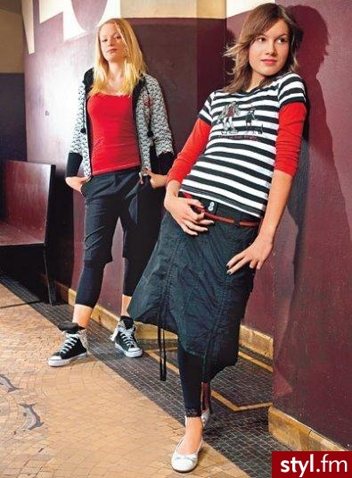 1. Wzorowo: Rozpinana bluza w regularny deseń , top z subtelnym nadrukiem , czarne bermudy, klasyczne legginsy , trampki 
2. Total wypas: Pasiasty T-shirt z Emily, bluzka w kontrastowym kolorze , ołówkowa spódnica , wąski pasek, legginsy z koronkową lamó - Pozostałe Ciuchy Moda