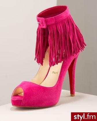 nowy trend - frędzle wykorzystał również w swojej kolekcji Christian Louboutin - 1.095$ - Pozostałe Buty Moda