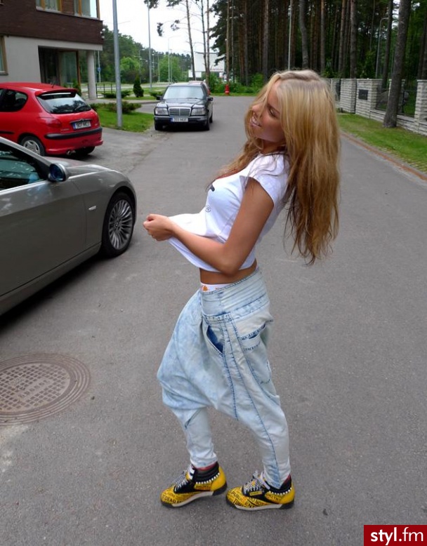 spodnie. spodnie mi sie nie podobaja - Pozostałe Ciuchy Moda