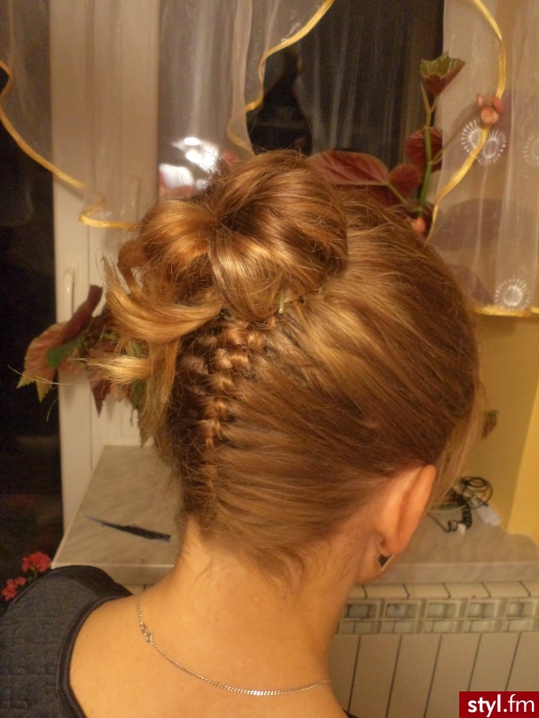 Blond Upięcie Kręcone Wieczorowe Średnie Fryzury