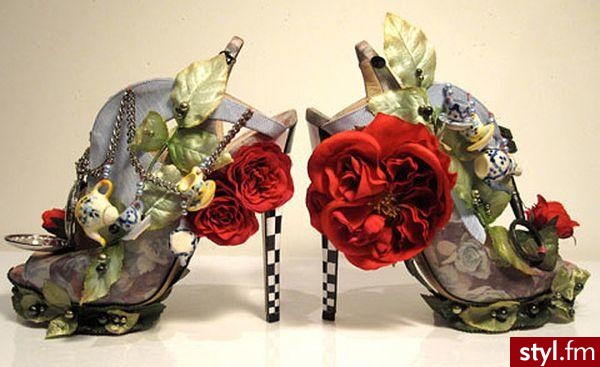 Niezwykłe buty Nicolasa Kirkwooda. Niezwykłe buty Nicolasa Kirkwooda - Pozostałe Buty Moda