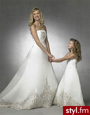 Suknie ślubne. Jeżeli zdjęcie znajduje się w galerii podaj link- usunę. - Suknie ślubne Ślub Moda