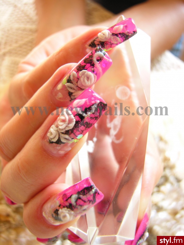 wykonała: Renata Lech - Instruktor NEW NAILS. SZKOŁA STYLIZACJI PAZNOKCI I SKLEP FIRMOWY NEW NAILS - - ul.Grzybowska 2/1, 00-131 Warszawa tel: +48 22 408 88 61 fax: +48 22 408 88 62 - - szkolenia@new-nails.com www.new-nails.com - Paznokcie
