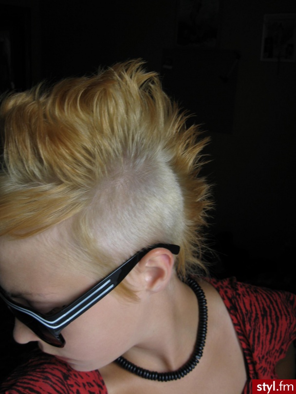 Blond Punk Rock Alternatywne Krótkie Fryzury