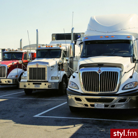 Odkryj sekrety naprawy plandek i wydłuż ich żywotność!-https://shop.isp4trucks.com/categories/linia-rplast - Porady - zrób to sam