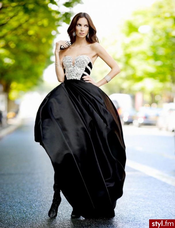 Sukienki Moda