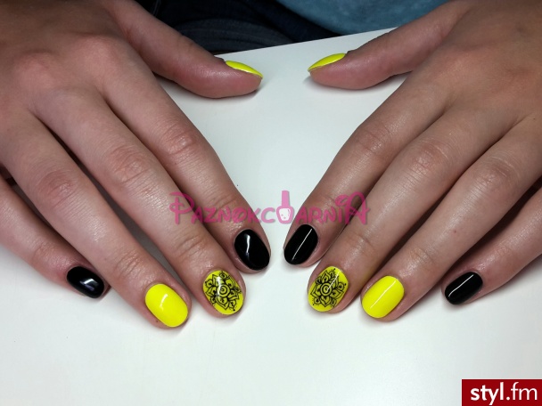 Manicure hybrydowy, zdobienia rapido - Migdałki Malowane farbkami Naturalne Paznokcie
