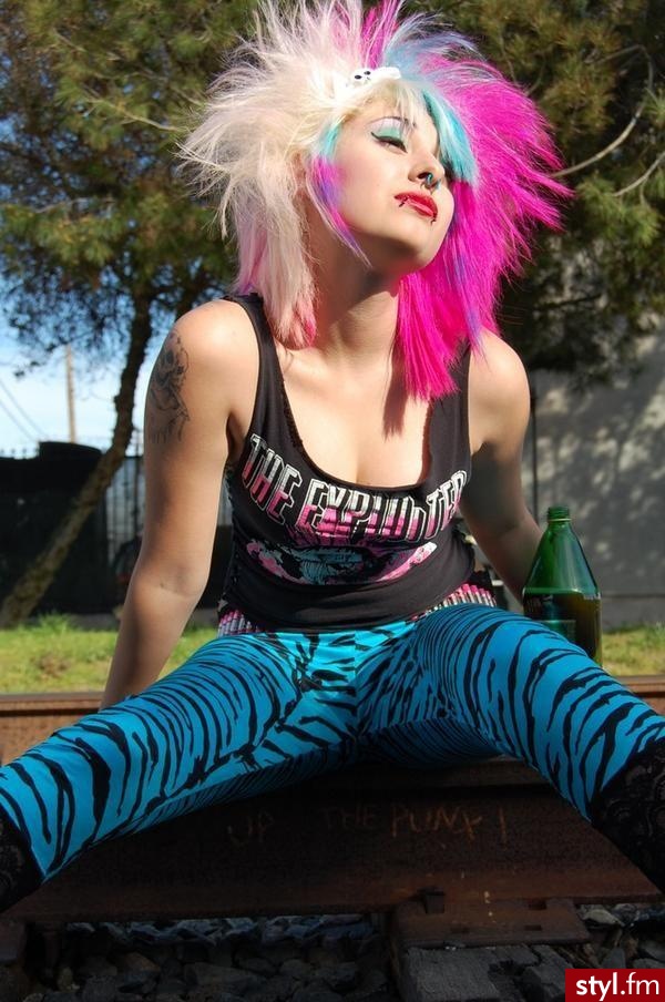 (\",) - Punk Rock Alternatywne Średnie Fryzury