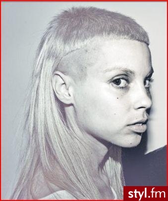 YO-LANDI VI$$ER z  die antwoord - Punk Rock Alternatywne Średnie Fryzury