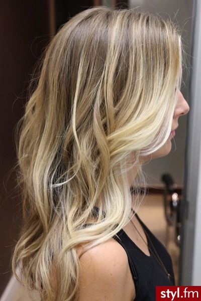 Blond Rozpuszczone Kręcone Na co dzień Długie Fryzury
