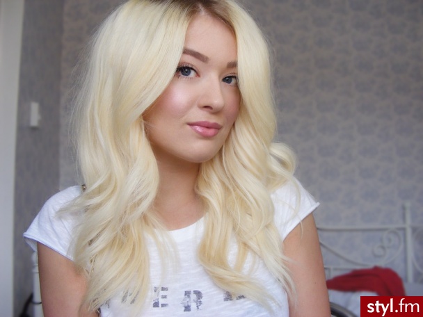 Blond Rozpuszczone Kręcone Na co dzień Średnie Fryzury