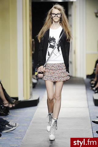 Jeżeli zdjęcie znajduje się już w galerii poproszę o link - Moda uliczna Inne Moda