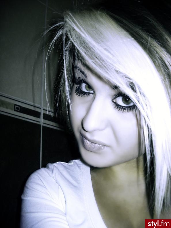 photi576765 - EMO Alternatywne Średnie Fryzury