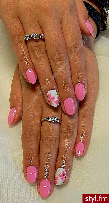 manicure hybrydowy  - Migdałki Żelami Naturalne Paznokcie