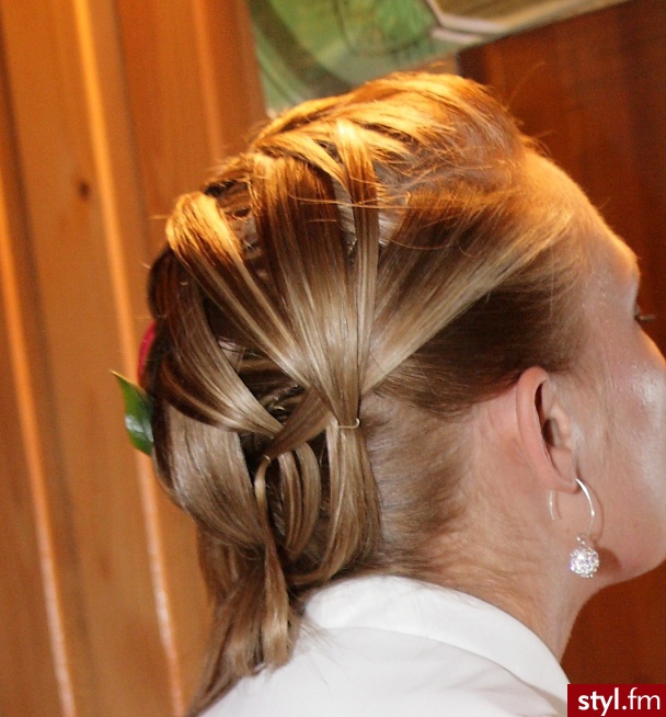 Blond Upięcie Kręcone Ślubne Średnie Fryzury