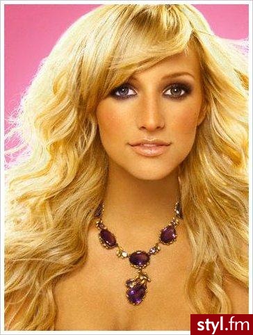Ashlee Simpson - Kręcone Na co dzień Średnie Fryzury