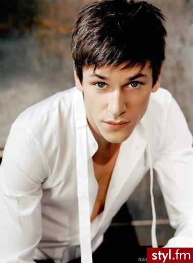 Gaspard Ulliel - Średnie Męskie Fryzury