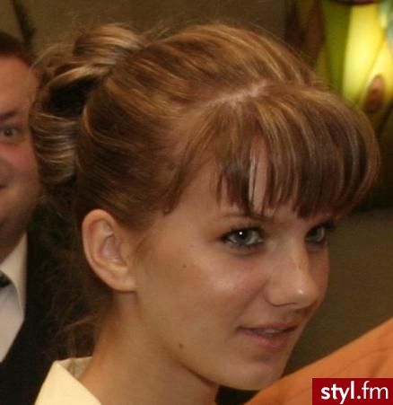 Wieczorowe Średnie Fryzury
