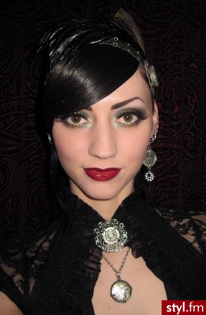 Smokey Teal & Olive Film Noir Makeup look - Wieczorowe Makijaże