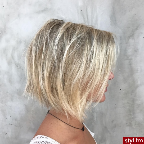 Blond Rozpuszczone Proste Na co dzień Średnie Fryzury