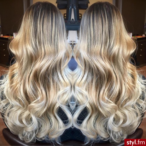 fryzjer warszawa sombre z Olaplex salon for hair - Blond Rozpuszczone Kręcone Wieczorowe Długie Fryzury