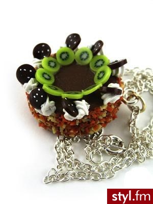 firma Scrummy serwuje nam wisiorek z ciastem kiwi - 9.95 GBP - Pozostałe Dodatki Moda