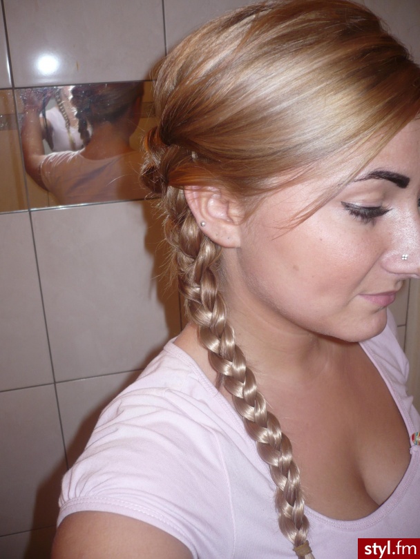 Blond Warkocze Proste Wieczorowe Średnie Fryzury