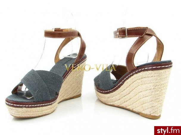 koturna. Pobrano ze strony: http://www.allegro.pl/item956599141_v_v_lniane_blue_slomkowa_koturna_39.html - Pozostałe Buty Moda