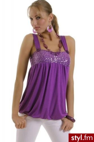 www.nikoletta.pl
cena:54.00

fioletowy top z cekinami - Pozostałe Ciuchy Moda