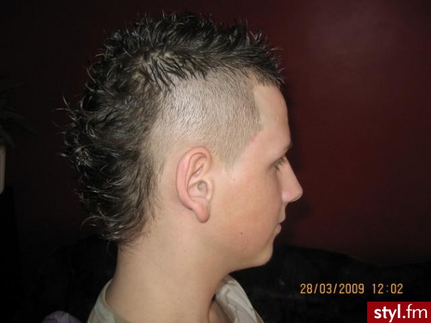 Komentować fryzjera plx ;] ;] ;] - Punk Rock Alternatywne Średnie Fryzury