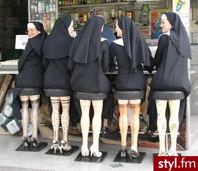 heh :D żeby nie było- to krzesła;P - Misz-masz