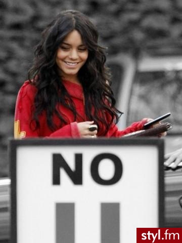 Bluza Gypsy (ma ją m.in. Vanessa Hudgens) do kupienia na Allegro. - Pozostałe Ciuchy Moda