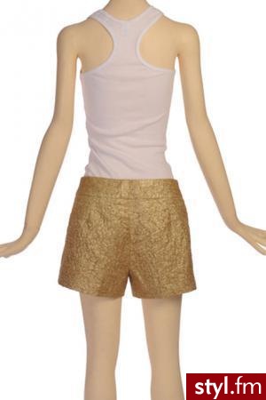Spodenki wykonane z tkaniny lnianej,chyba gryzą skórę,przynajmniej ja odniosłam takie wrażenie patrząc na nie:) - Pozostałe Ciuchy Moda
