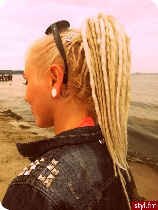 Blond Dredy Alternatywne Długie Fryzury
