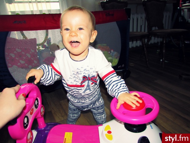 Śmieszek nasz kochany :*


Zobacz jakie ma napisy na bluzeczce ;p  hahaha <3 - Nasze maluchy Dziecko