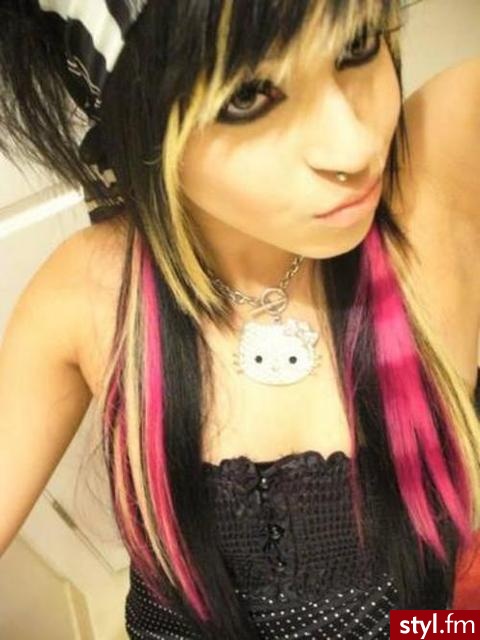 Dani Gore:* - EMO Alternatywne Średnie Fryzury