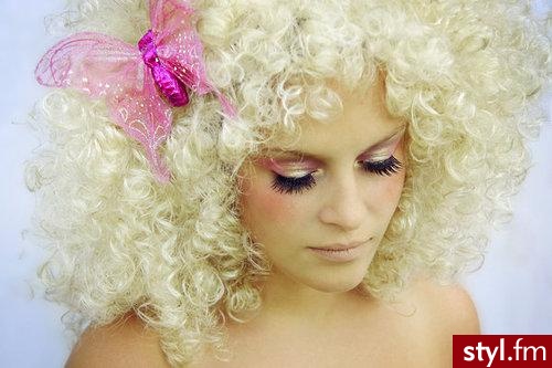 Blond Rozpuszczone Kręcone Na co dzień Średnie Fryzury