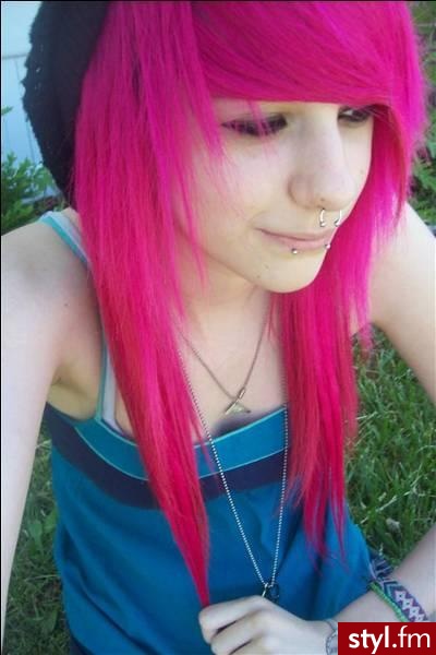 jeśli jest podaj linik:) - EMO Alternatywne Średnie Fryzury
