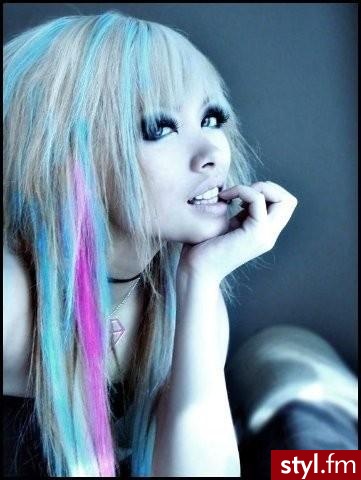 Yoshi Toshi - EMO Alternatywne Średnie Fryzury