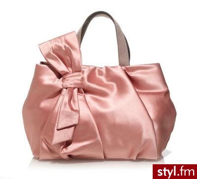 Romantyczna, elegancka i kobieca zarazem torebka od J. Crew. Wykonana z delikatnego jedwabiu oraz skórzanych rączek. Cena: $198 - Pozostałe Torebki Moda