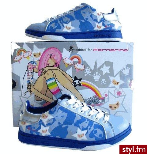 Prezentowane tenisówki kupisz w sklepie Trendy Stars. Występują w kilku wariantach kolorystycznych. Każda para kosztuje 95 dolarów - Pozostałe Buty Moda