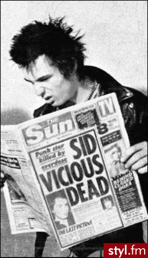 What the fuck?. Co tu dużo mówić ikona punka basista zespołu Sexpistols Sid Vicious - Punk Rock Alternatywne Średnie Fryzury