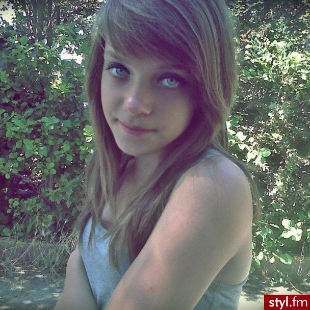 Weronika  ♥ - Brązowe Rozpuszczone Proste z grzywką Na co dzień Średnie Fryzury