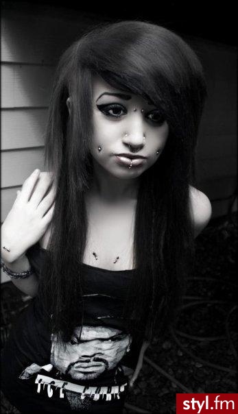 Vanna Venom.
Jeśli zdjęcie już jest napisz, usunę :) - EMO Alternatywne Średnie Fryzury